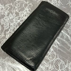 LV epi black bifold wallet